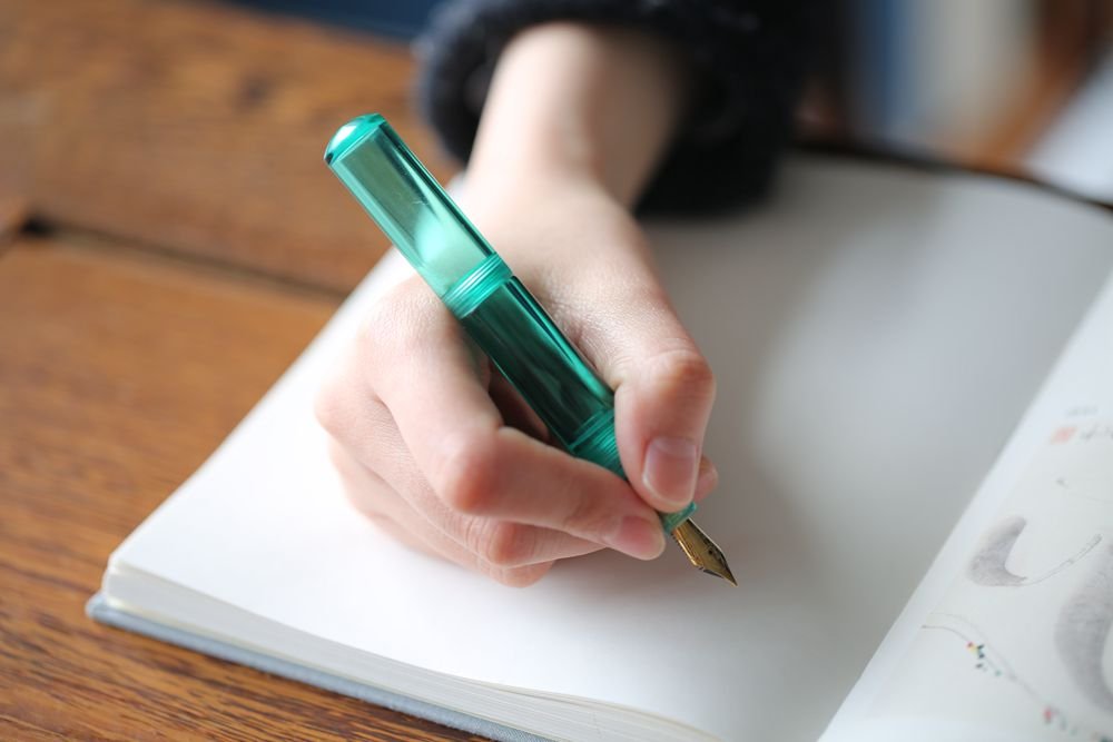 czxwyst Wancai Mini Transparent Pocket-Size Eyedropper Fountain Pen Fine Nib 0.5mm (Bitter green)