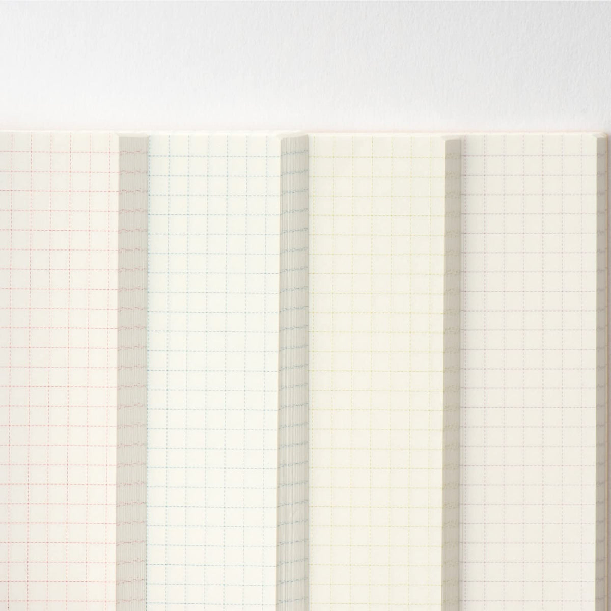 Tomitaro Makino/Almost Daily Square Notebook (A5) Yamazakura 3.7 mm Square 288 Pages, 4 Color Grid