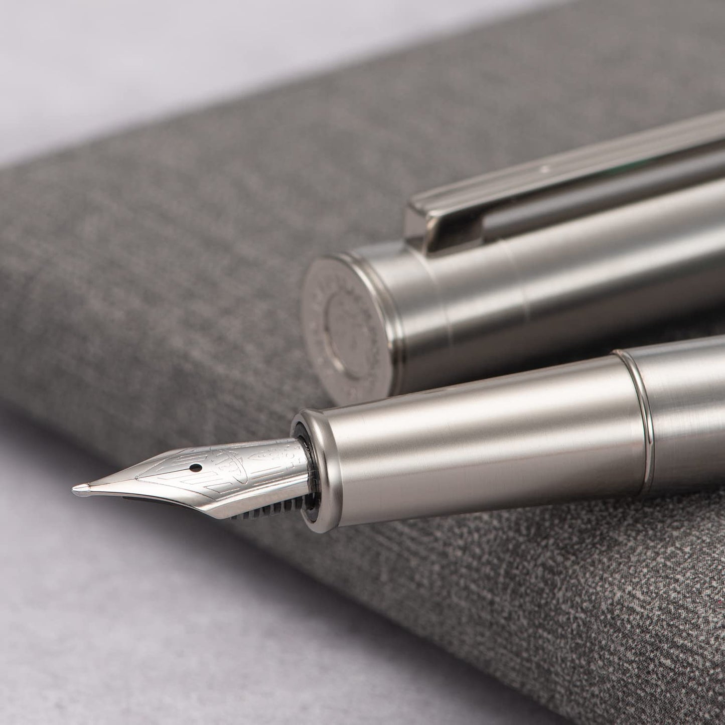 Hongdian 1861 Stainless Steel Fountain Pen Long Blade Nib, Classic Design Smooth Writing Pen with