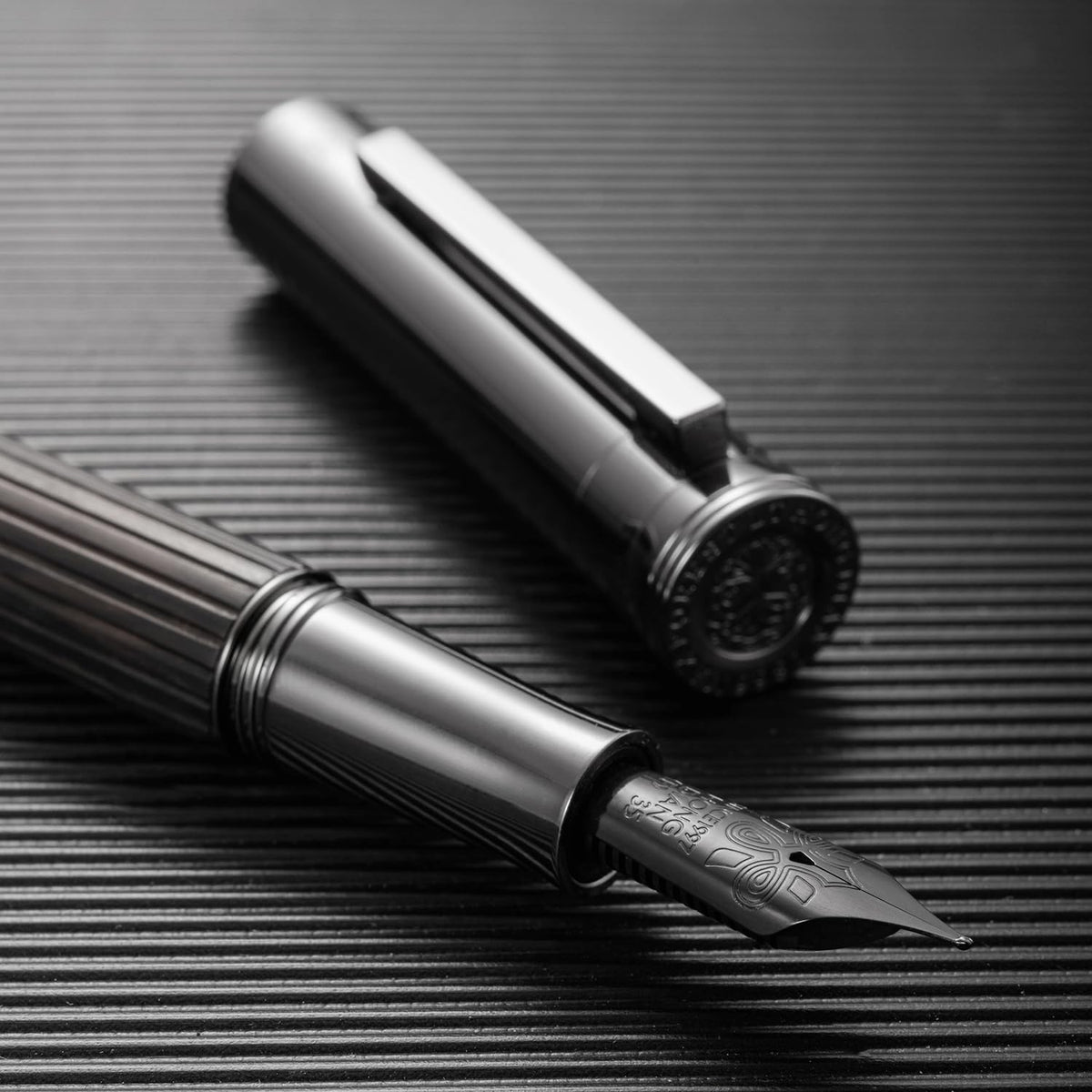 HONG DIAN 1866 Fountain Pen Medium Soft Nib Chinese Knot Carving, Retro Ebony Wood Design Pen