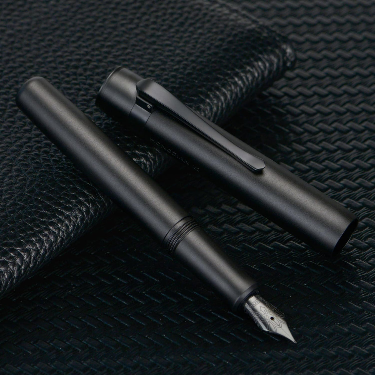 HONG DIAN M2 Mini Fountain Pen with Bent Nib, Sleek Shape Aluminium Short Pocket Travel Pen (Matte