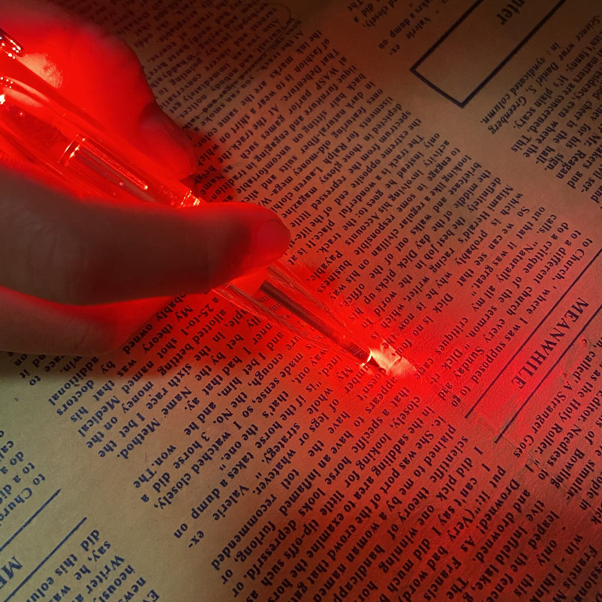 Glovion LED Light Pen, Lighted Ballpoint Pen Penlight for Nighttime Writing – Red Light with Black