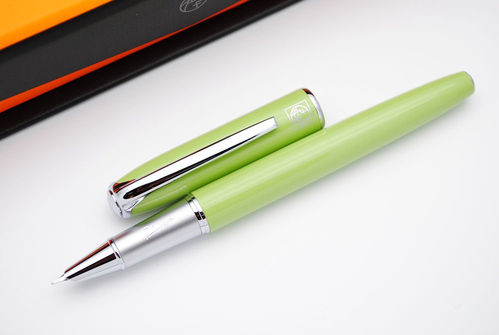czxwyst Picasso 916 Malage Ultrafine Accounting Fountain Pen EF Nib Original Box (Light Green)