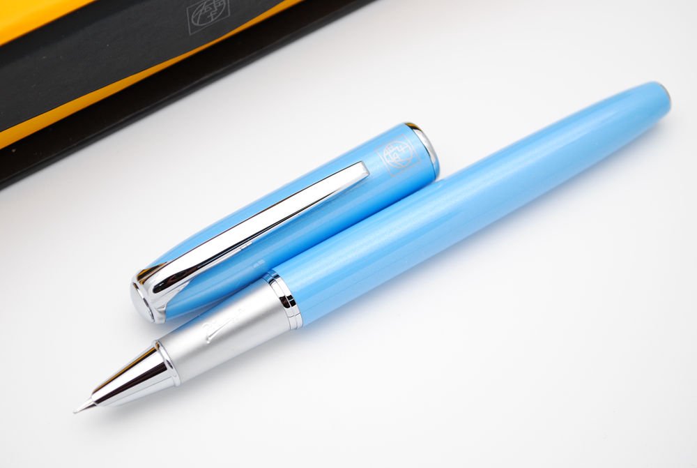 czxwyst Picasso 916 Malage Ultrafine Accounting Fountain Pen EF Nib Original Box (Light Blue)