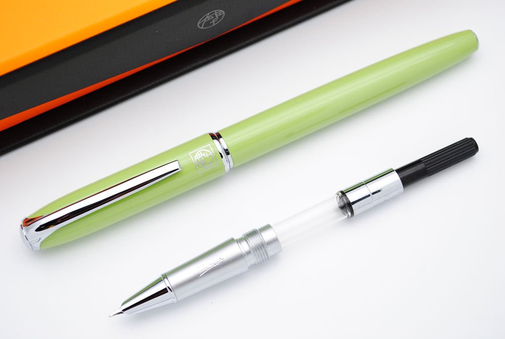 czxwyst Picasso 916 Malage Ultrafine Accounting Fountain Pen EF Nib Original Box (Light Green)