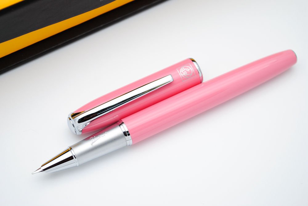 czxwyst Picasso 916 Malage Ultrafine Accounting Fountain Pen EF Nib Original Box (Light Pink)