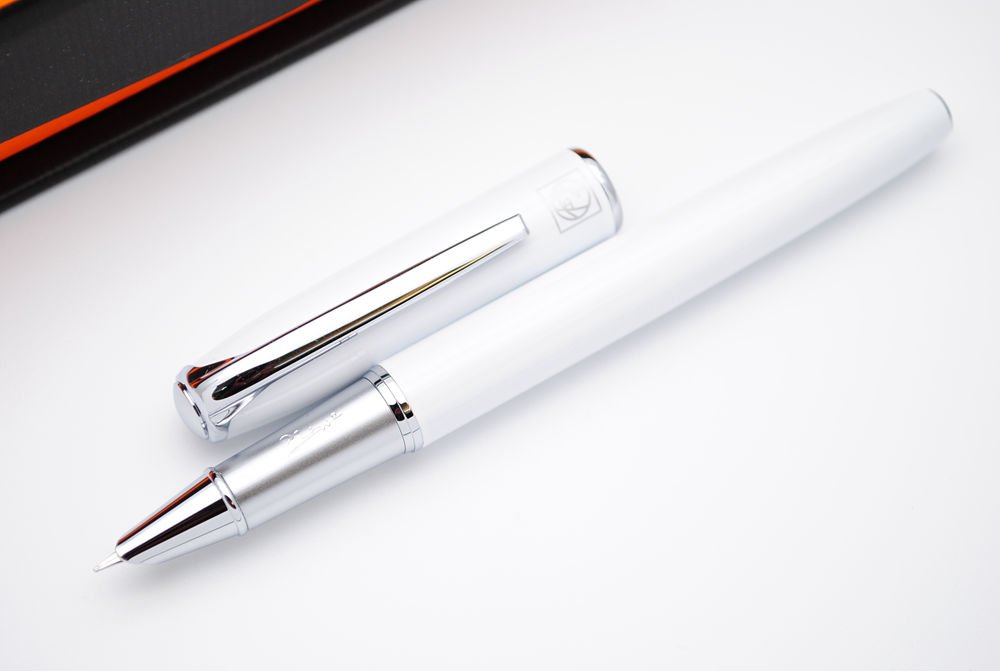Picasso 916 Malage Ultrafine Accounting Fountain Pen EF Nib Original Box (White)