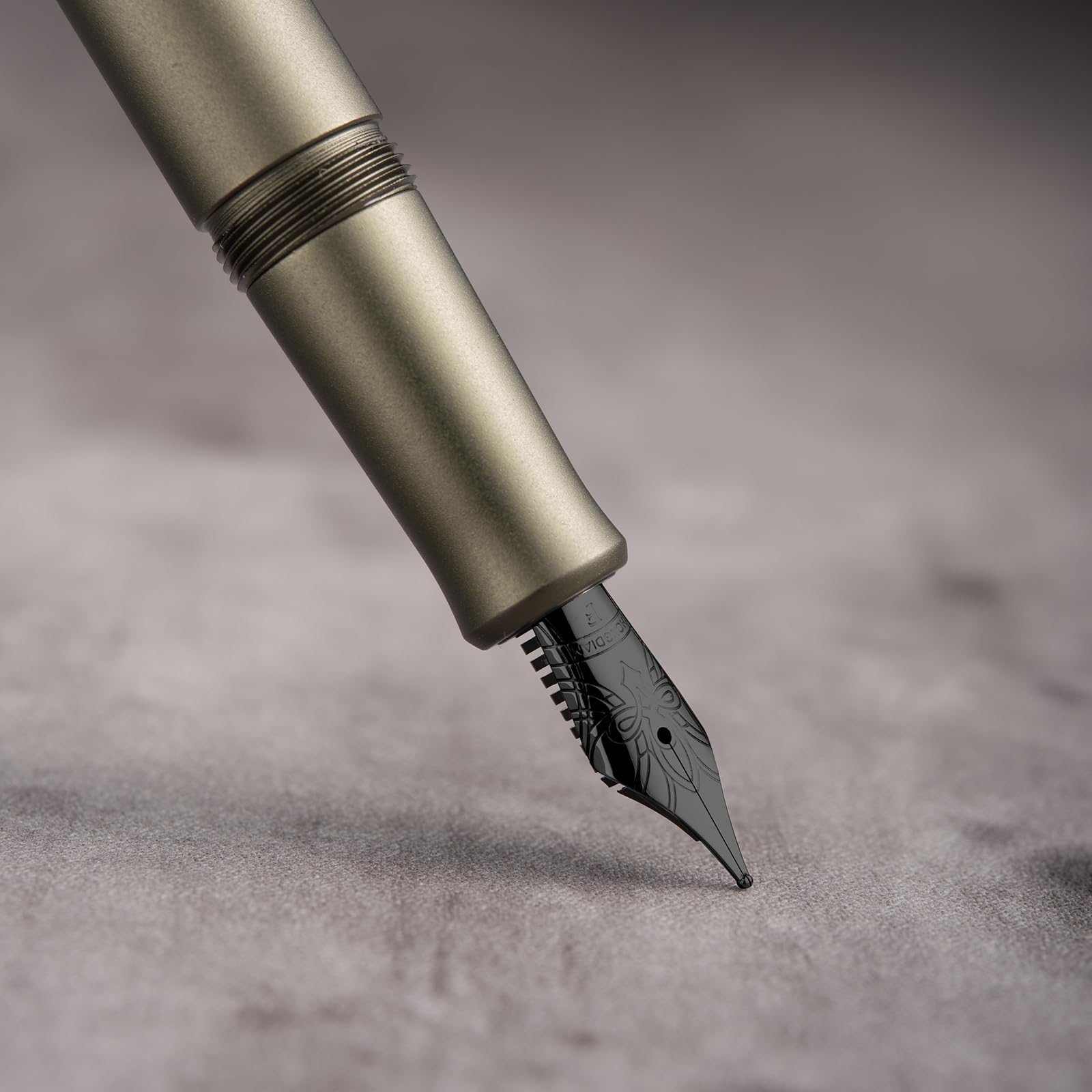 HONG DIAN M2 Black Forest Mini Fountain Pen, Medium Nib & Sleek Shape Aluminium Short Pocket Travel