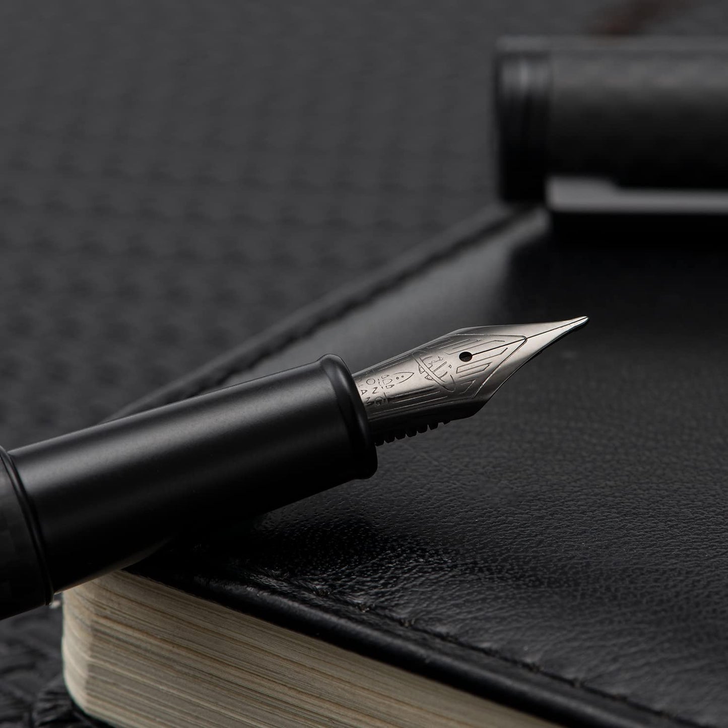 HONG DIAN 1861 Fountain Pen, Long Blade Nib, Black Carbon Fiber Design with Converter and Metal Pen