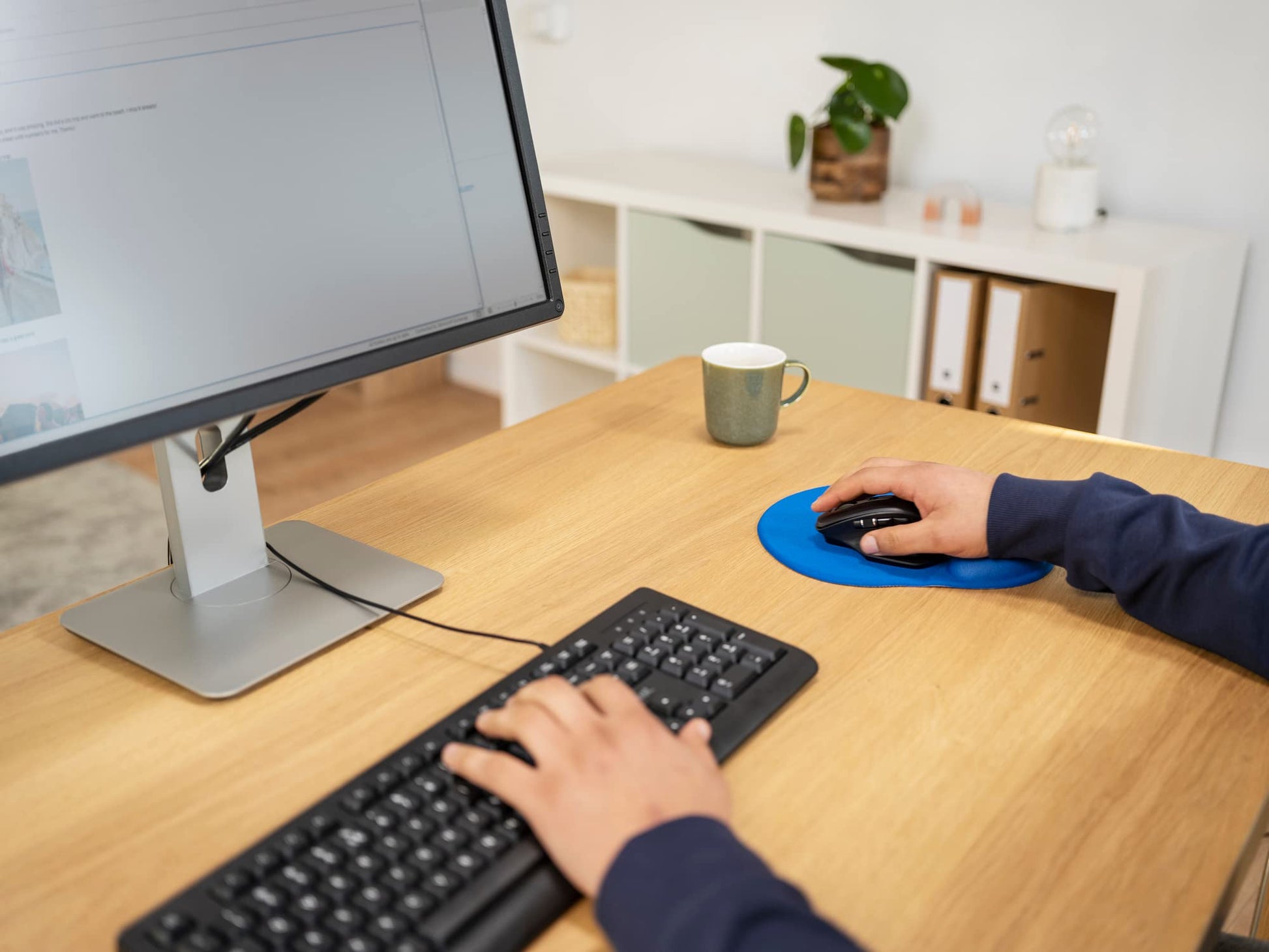 Trust Bigfoot Gel Mouse Mat for Computer and Laptop, 230 x 195 mm - Blue