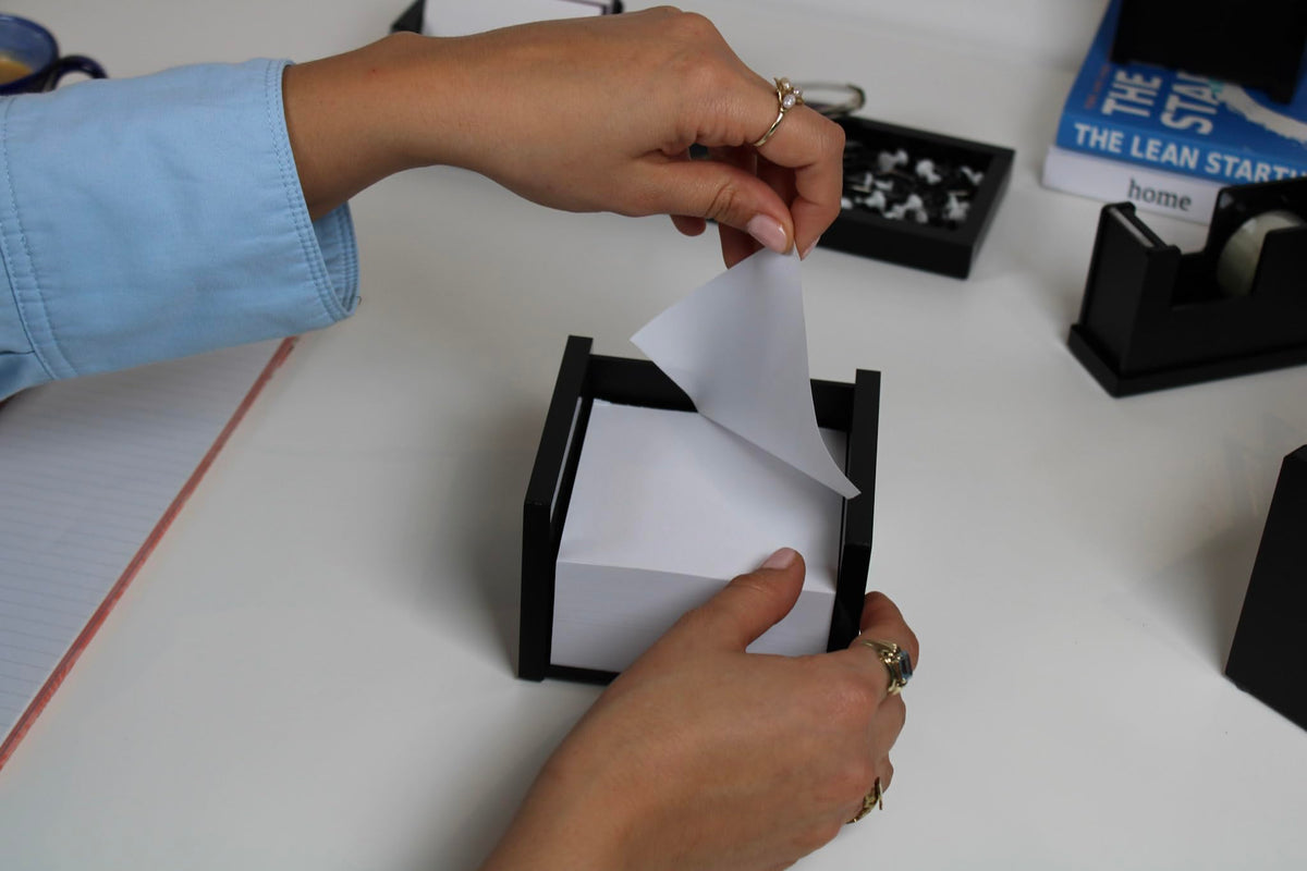Wedo 637001 Acrylic Memo Box with 500 9 x 9 cm Sheets