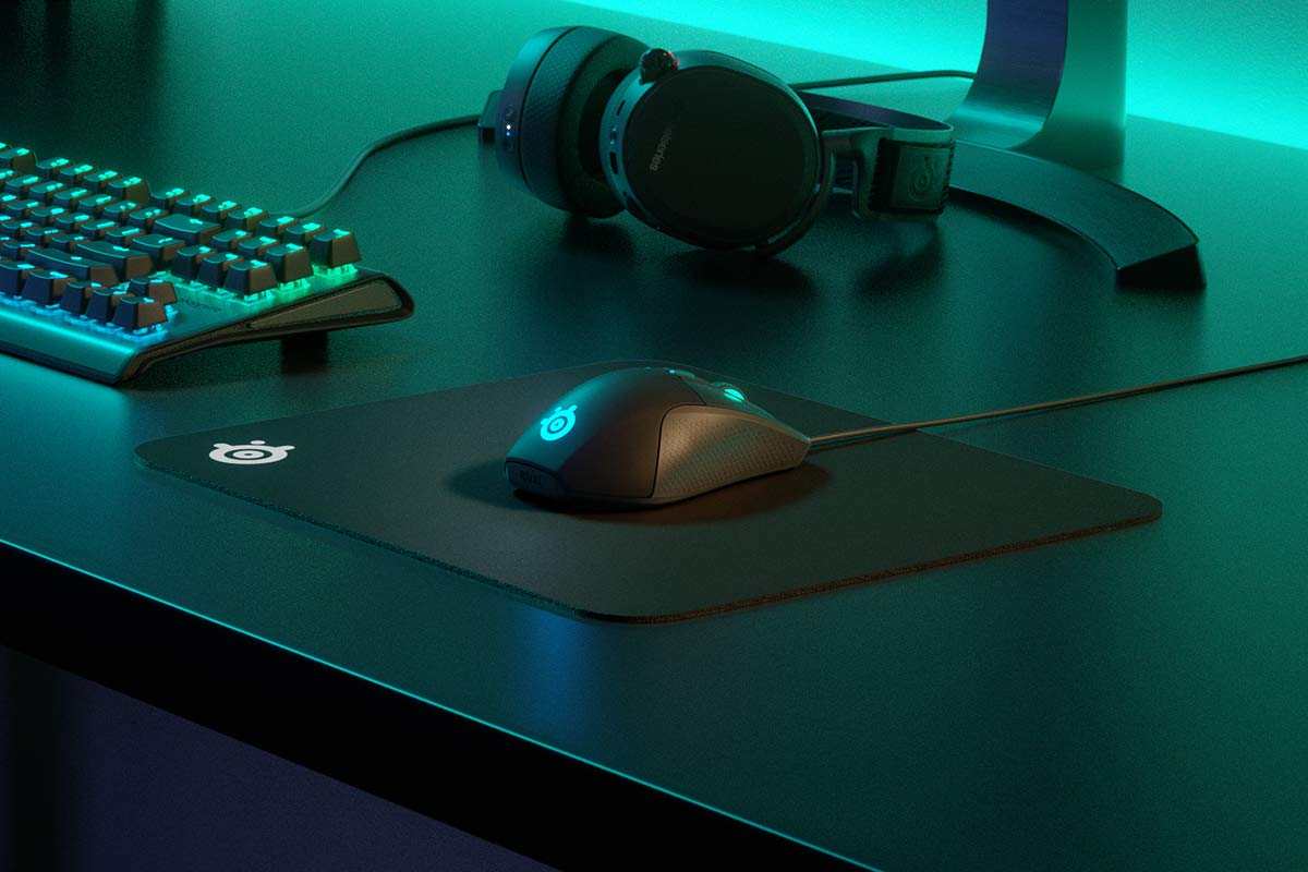 SteelSeries QcK Gaming Mouse Pad - Medium Thick Cloth - Peak Tracking and Stability - Black