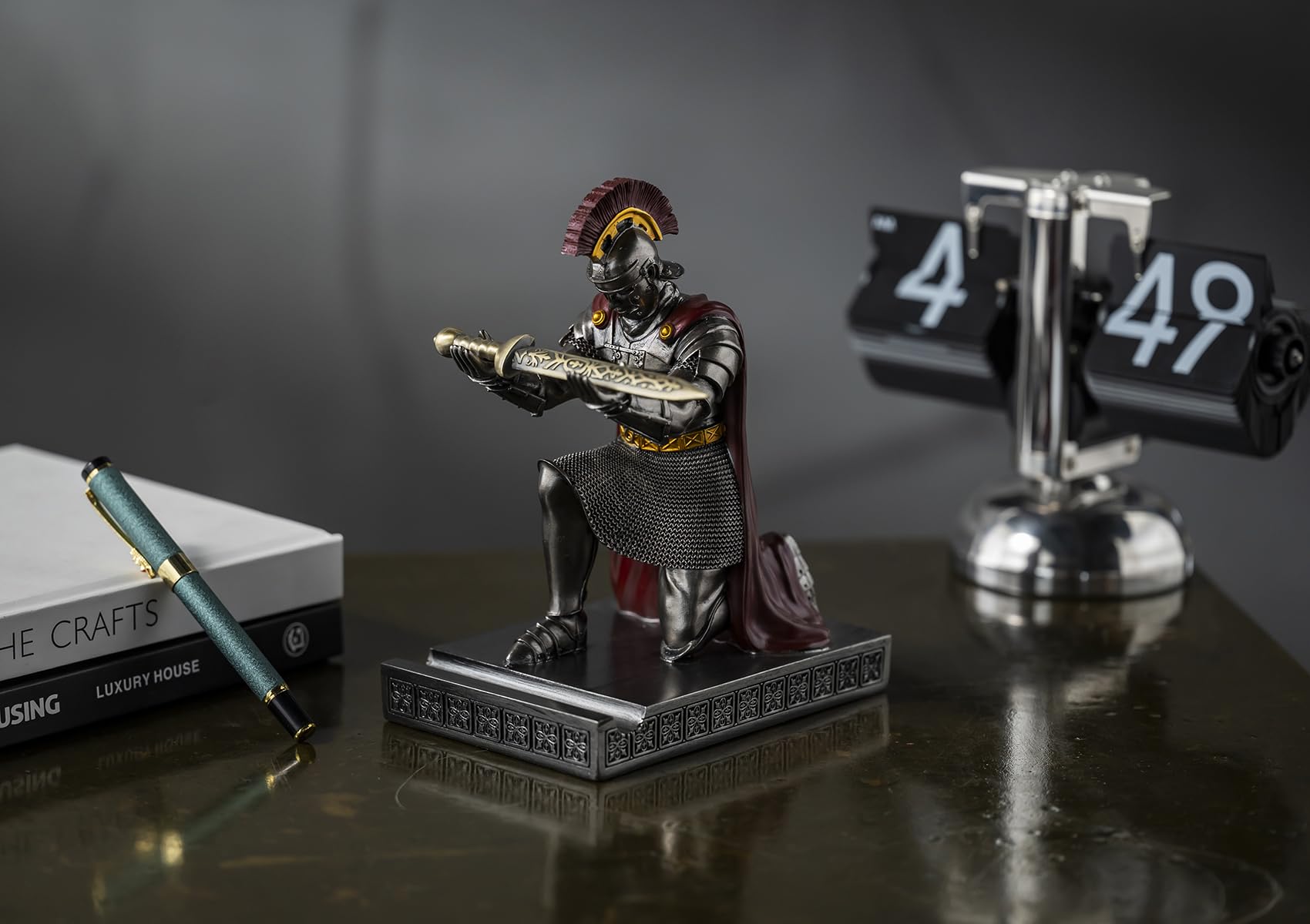 Roman Praetorian Prefect Warrior Knight Pen Holder Desk Ornament Iron