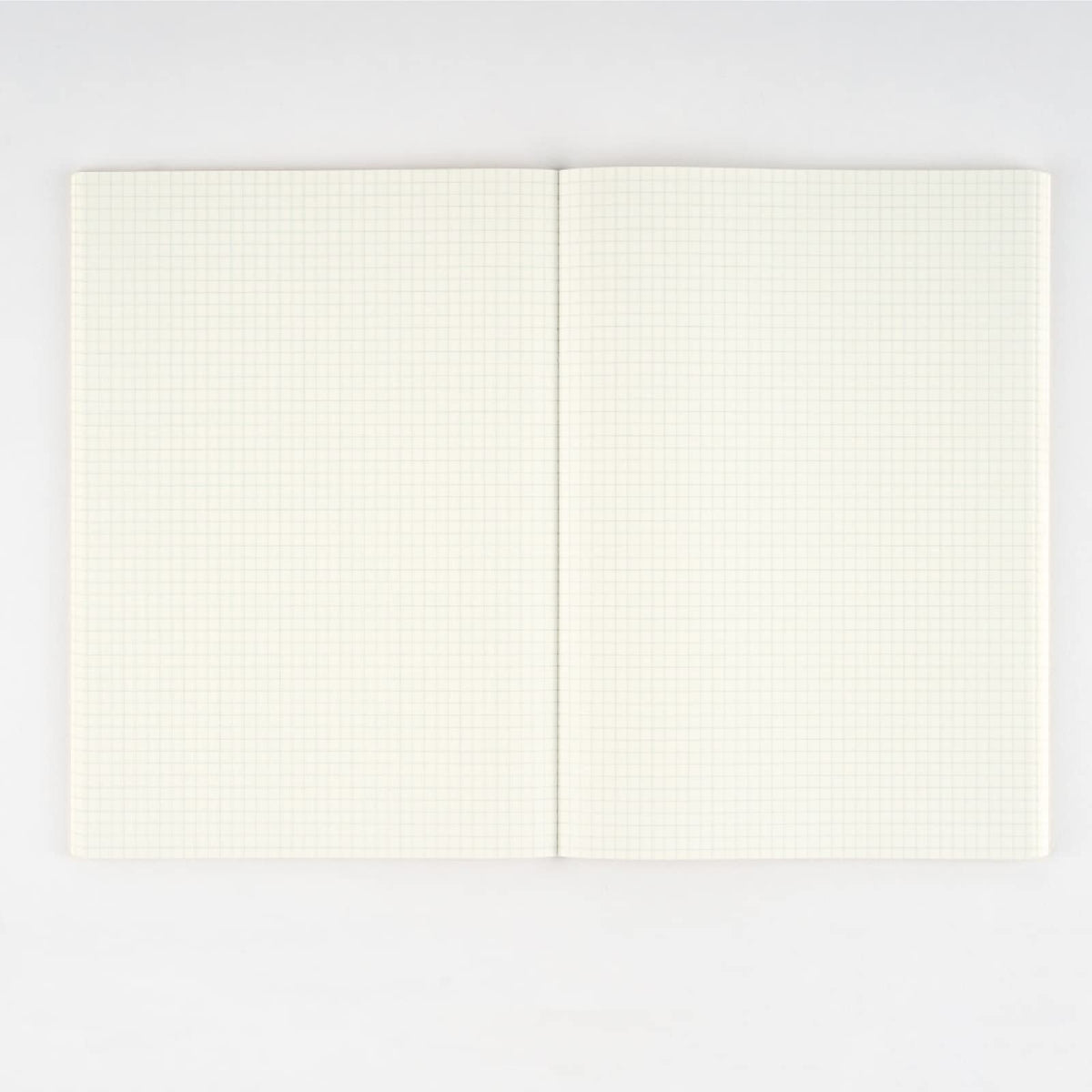 Tomitaro Makino/Almost Daily Square Notebook (A5) Yamazakura 3.7 mm Square 288 Pages, 4 Color Grid