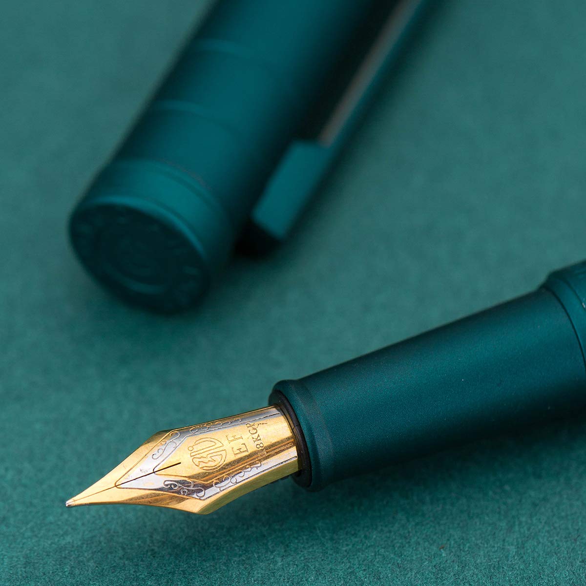 Asvine Dark Green Forest Fountain Pen Extra Fine Nib Classic Design with Converter and Metal Pen