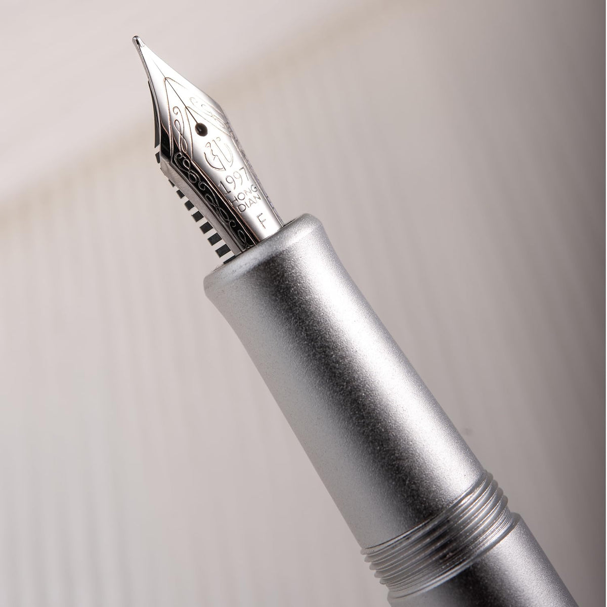 HONG DIAN M1 Fountain Pen Fine Nib, Silver & Submarine Shape Aluminium Short Mini Pocket Travel Pen