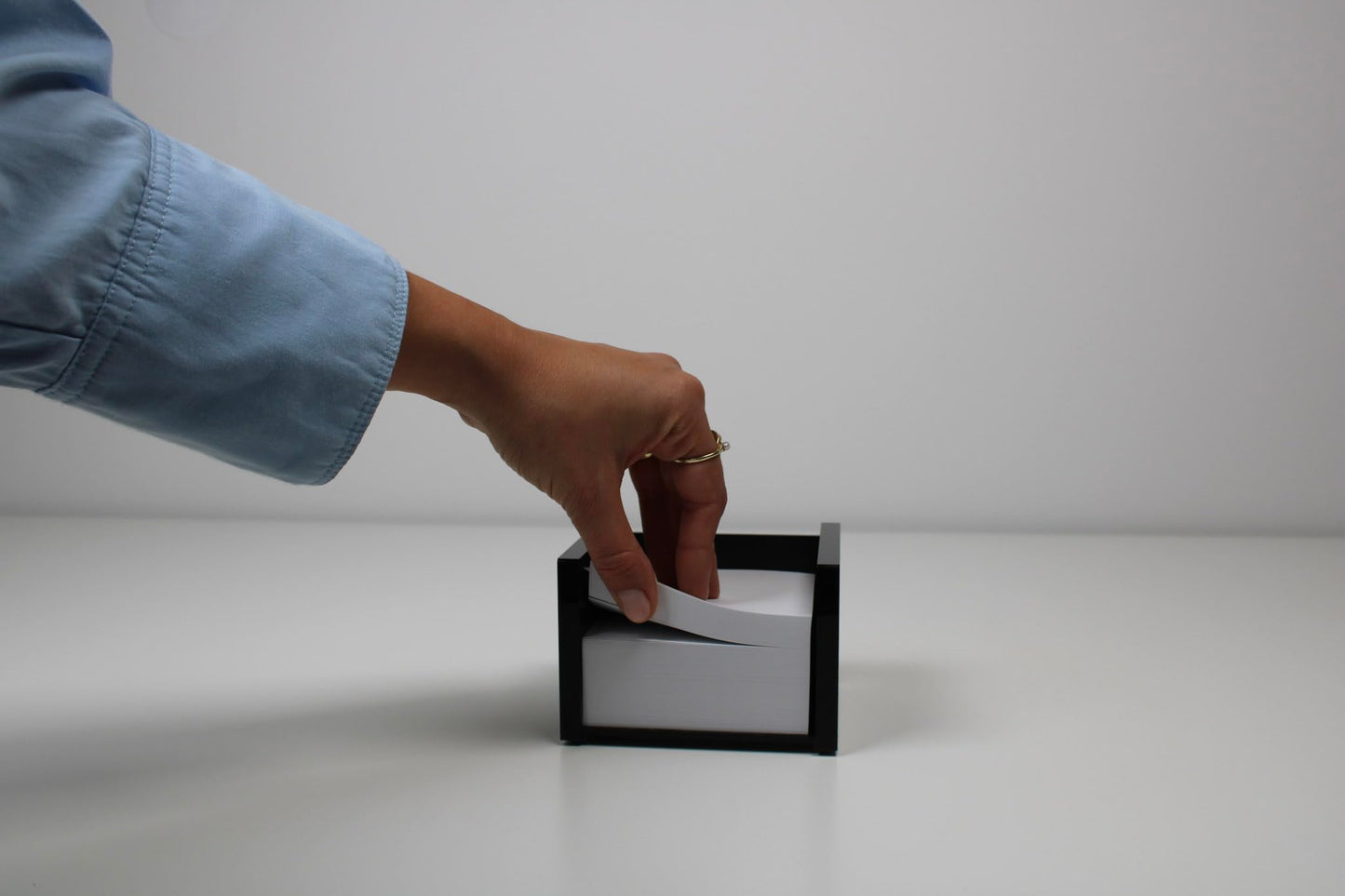 Wedo 637001 Acrylic Memo Box with 500 9 x 9 cm Sheets