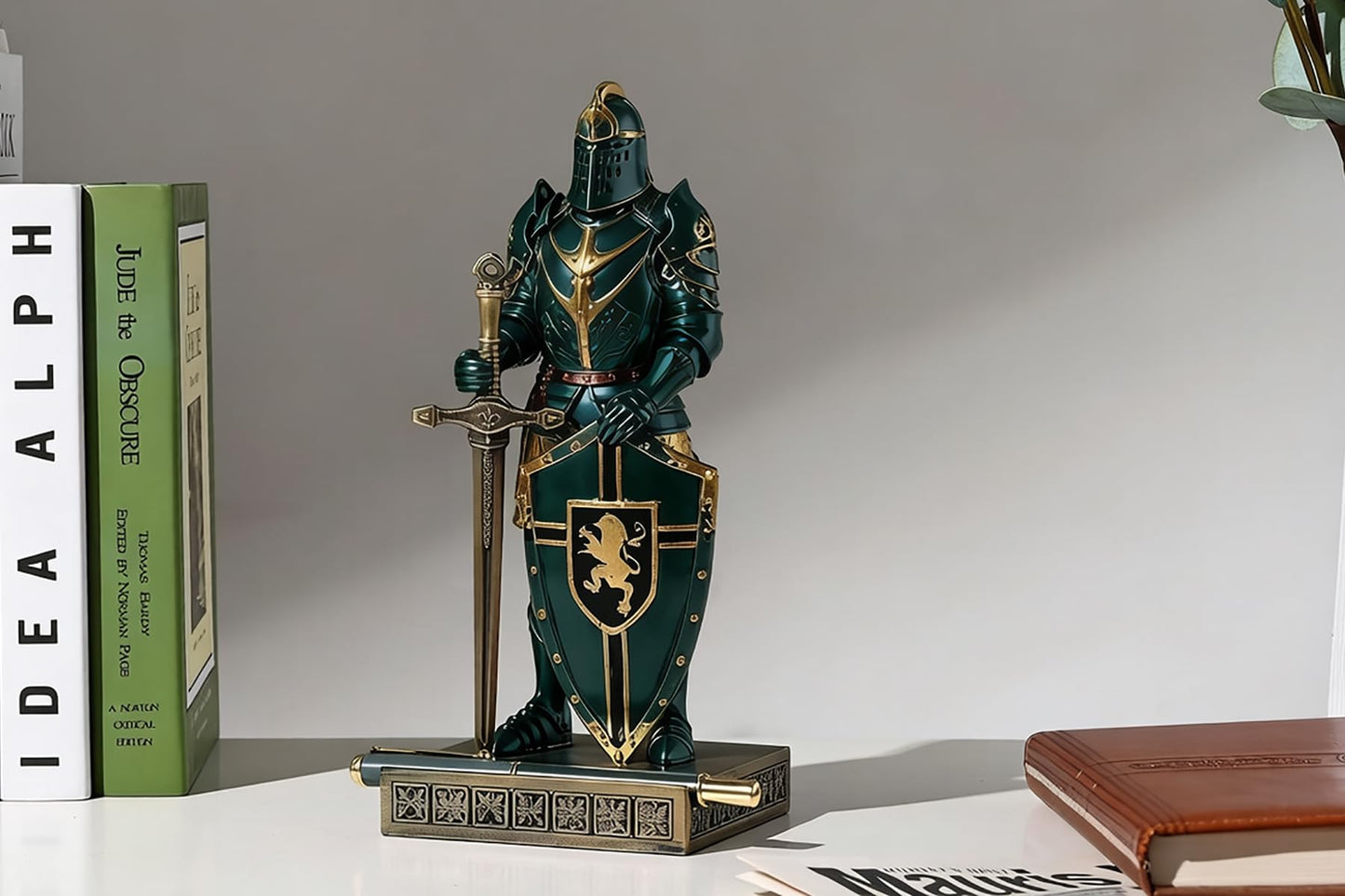 HDMbigmi King's Guard Knight Pen Holder Statue with Shield for Desk Green