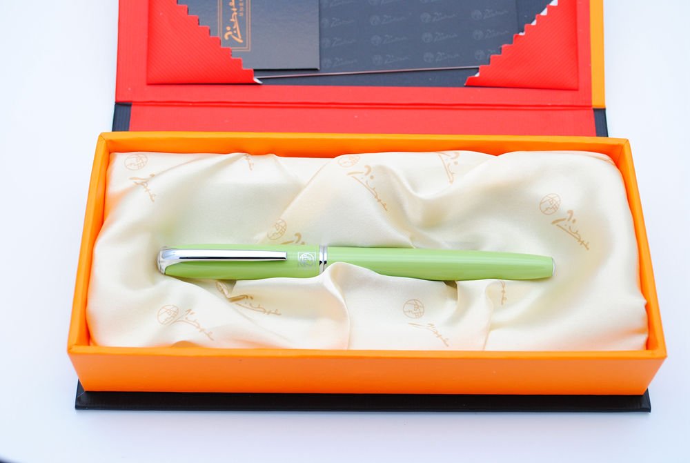 czxwyst Picasso 916 Malage Ultrafine Accounting Fountain Pen EF Nib Original Box (Light Green)