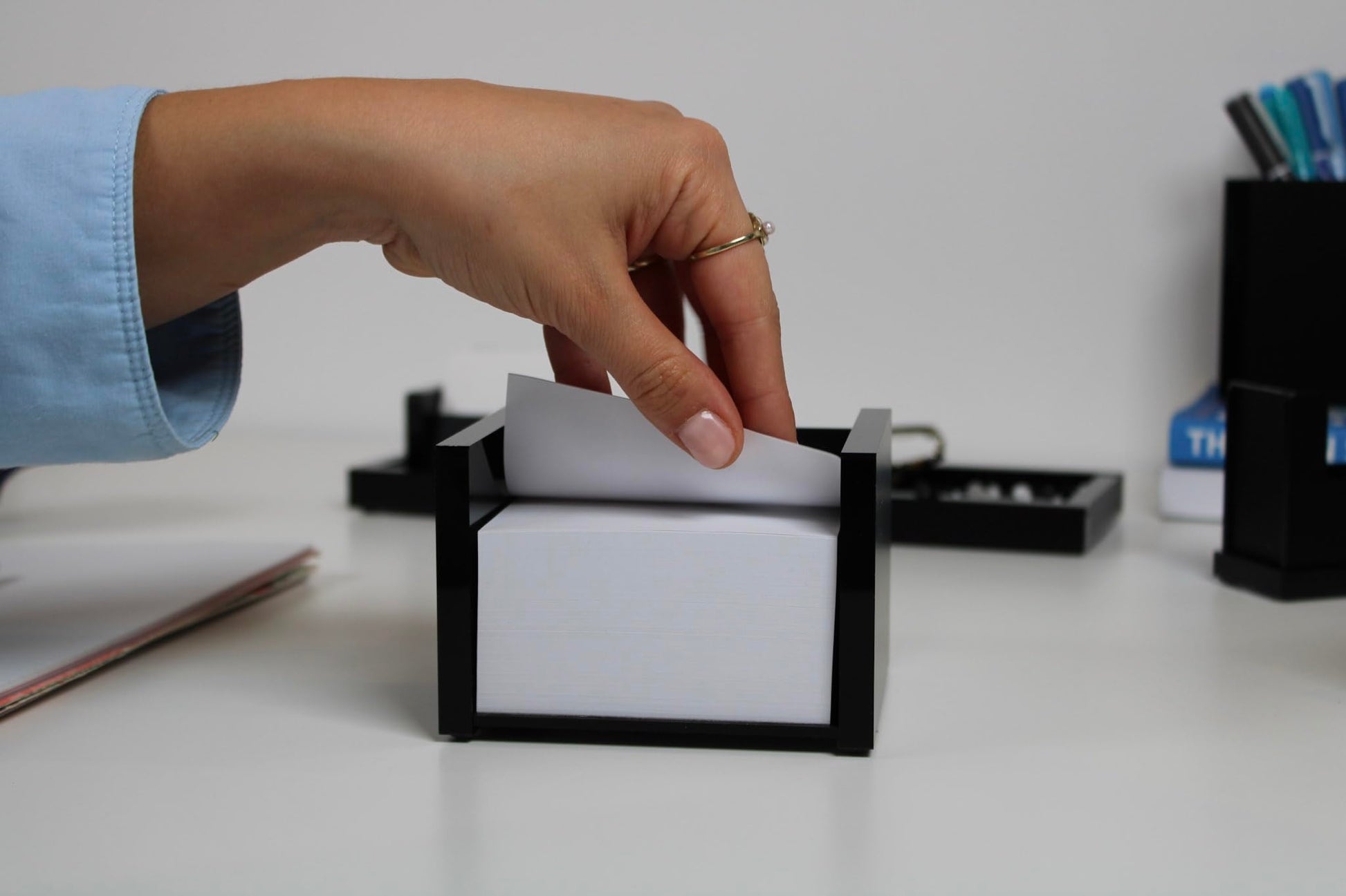 Wedo 637001 Acrylic Memo Box with 500 9 x 9 cm Sheets