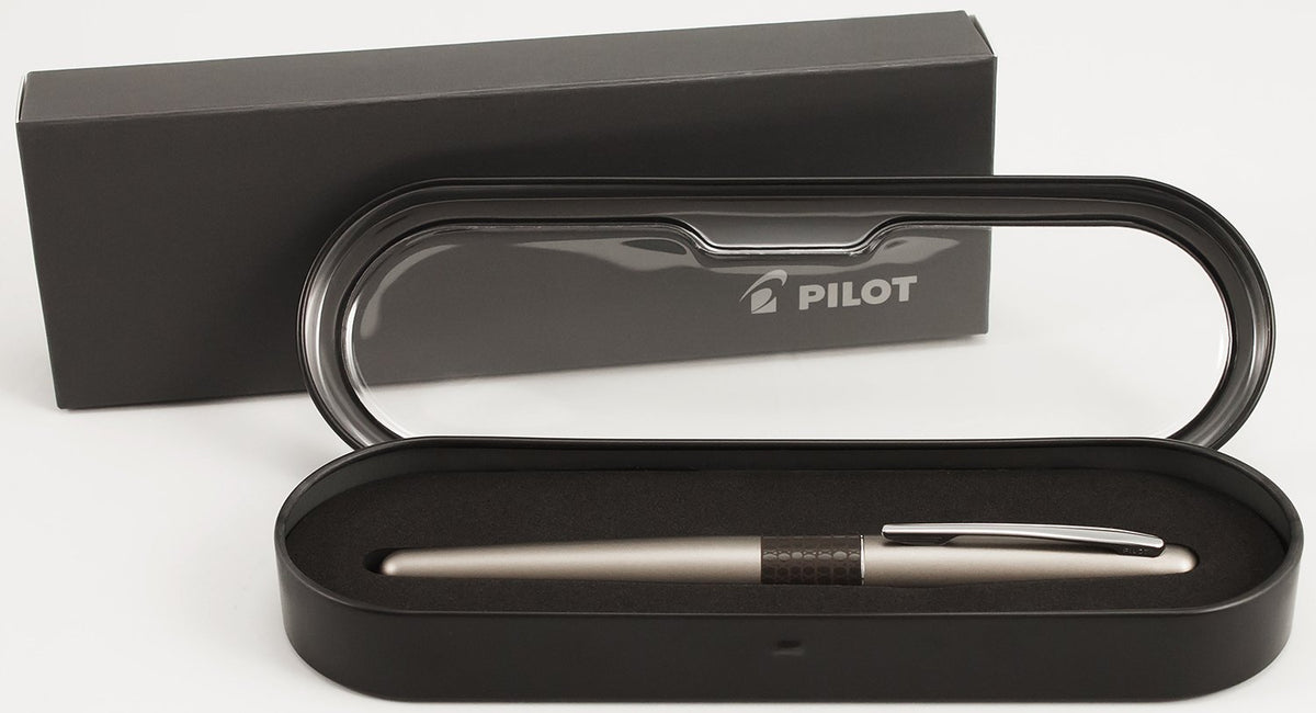 PILOT MR Animal Collection Fountain Pen in Gift Box, Matte Gold Barrel with Lizard Accent, Fine