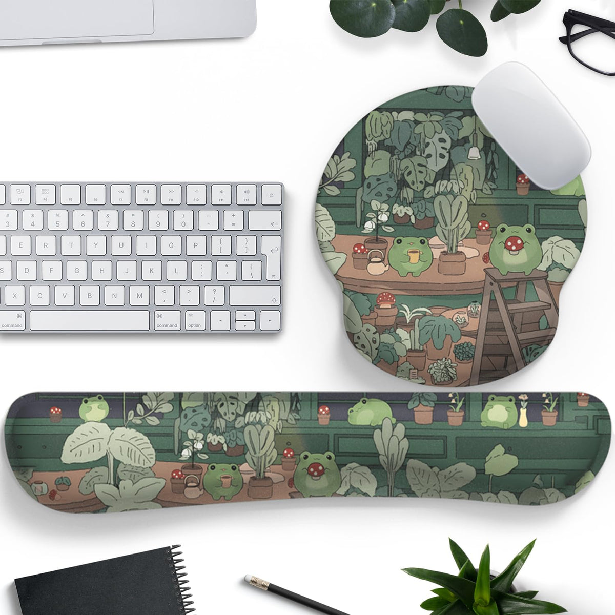 Cute Frog Mouse Pad with Wrist Rest Kawaii Green Decor Pain Relief Mat, Ergonomic Mouse Pad for