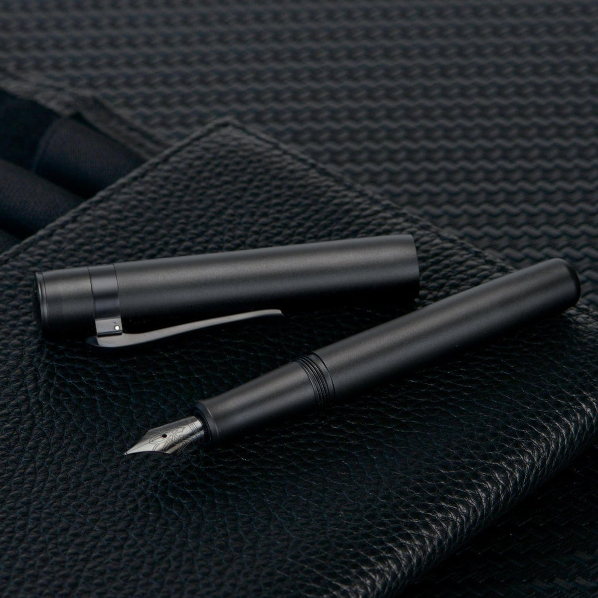 HONG DIAN M2 Black Forest Mini Fountain Pen, Long Blade Nib & Sleek Shape Aluminium Short Pocket