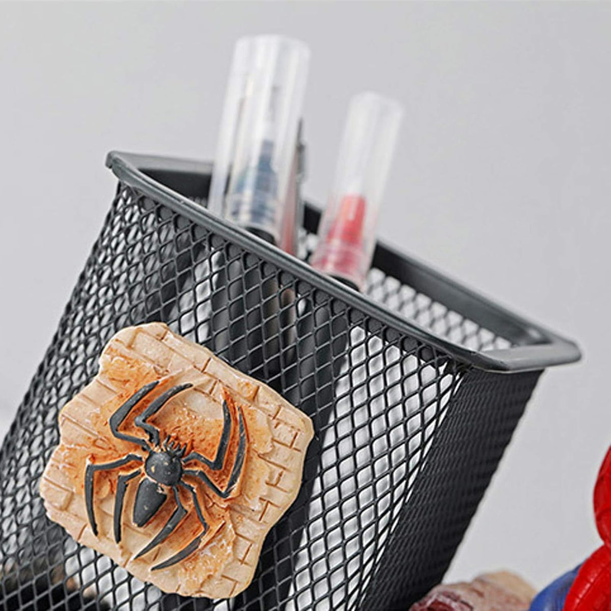 BREIS Pen Holder, Creative Novelty Office Desk Decorations Man boy Girls Gadgets Pencil Holder