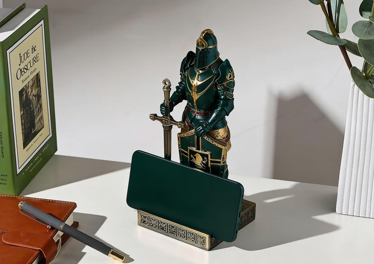 HDMbigmi King's Guard Knight Pen Holder Statue with Shield for Desk Green