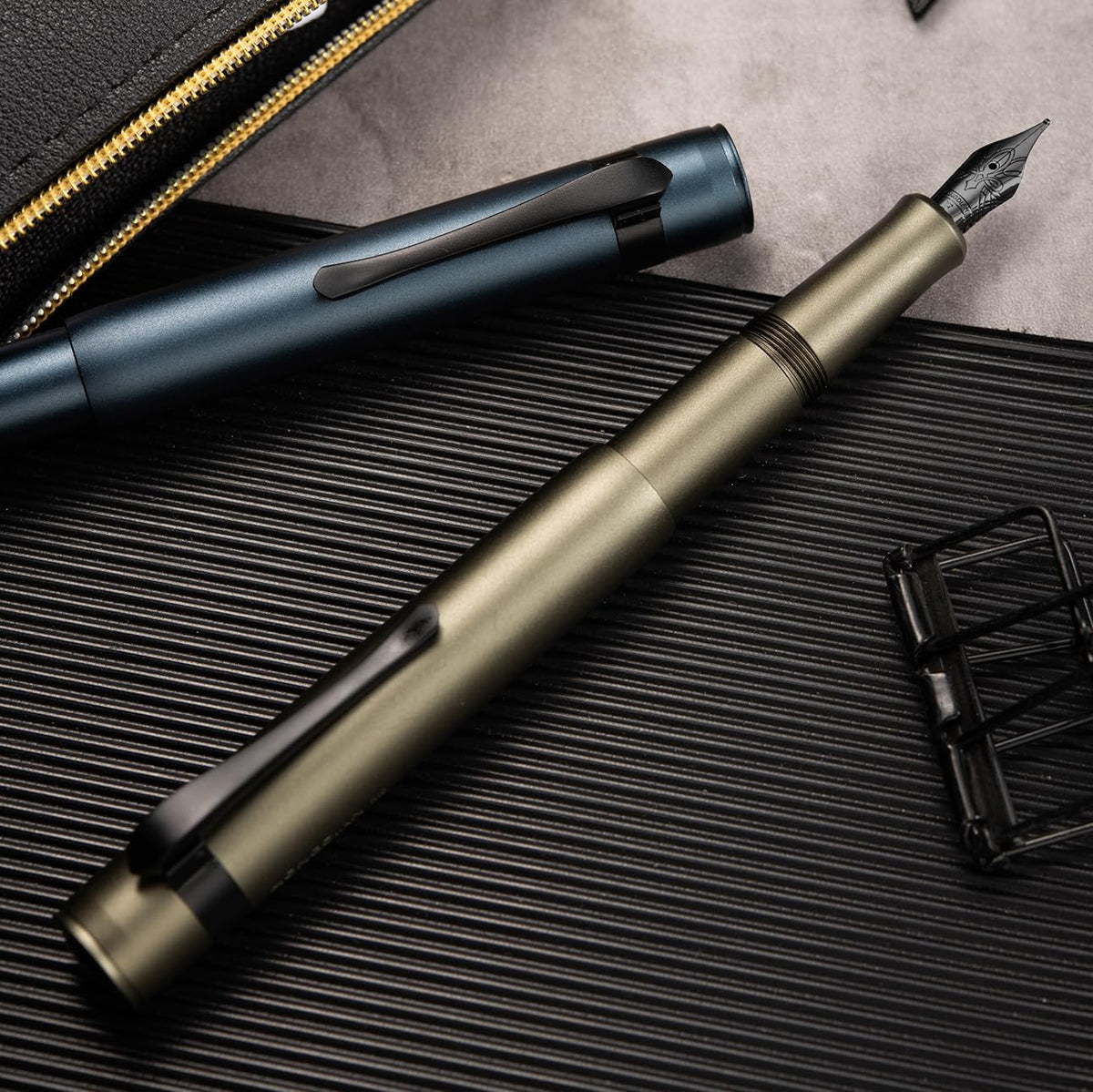 HONG DIAN M2 Black Forest Mini Fountain Pen, Bent Nib & Sleek Shape Aluminium Short Pocket Travel