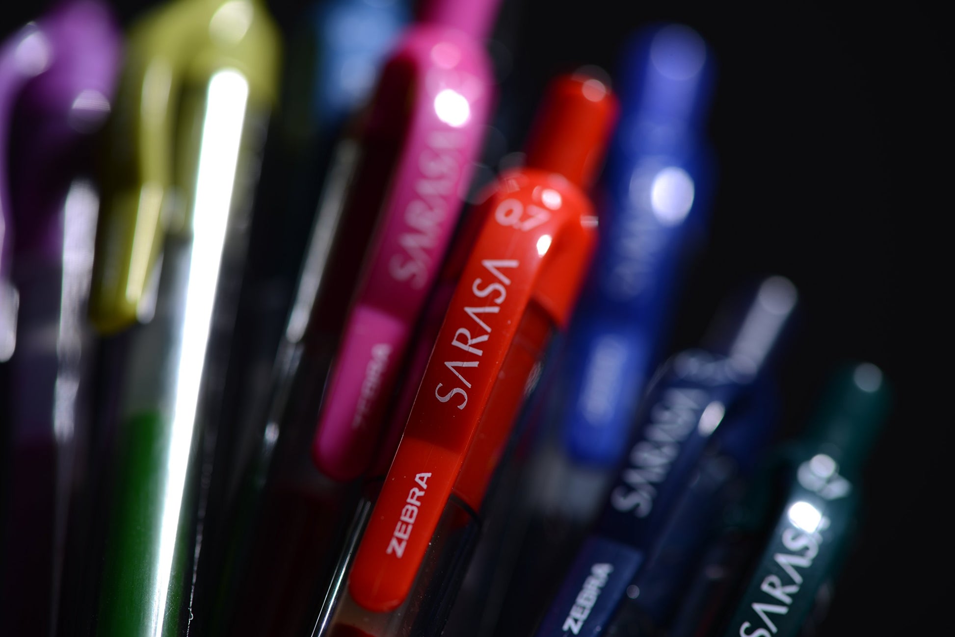 Zebra Pen Sarasa Retractable Gel Ink Pens, Medium Point 0.7mm, Fuchsia Color Rapid Dry Ink, 12-Count