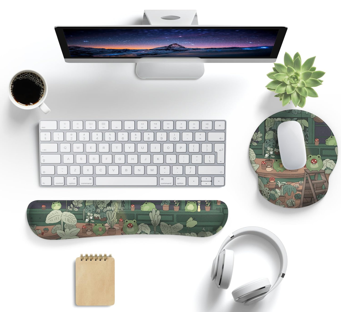 Cute Frog Mouse Pad with Wrist Rest Kawaii Green Decor Pain Relief Mat, Ergonomic Mouse Pad for