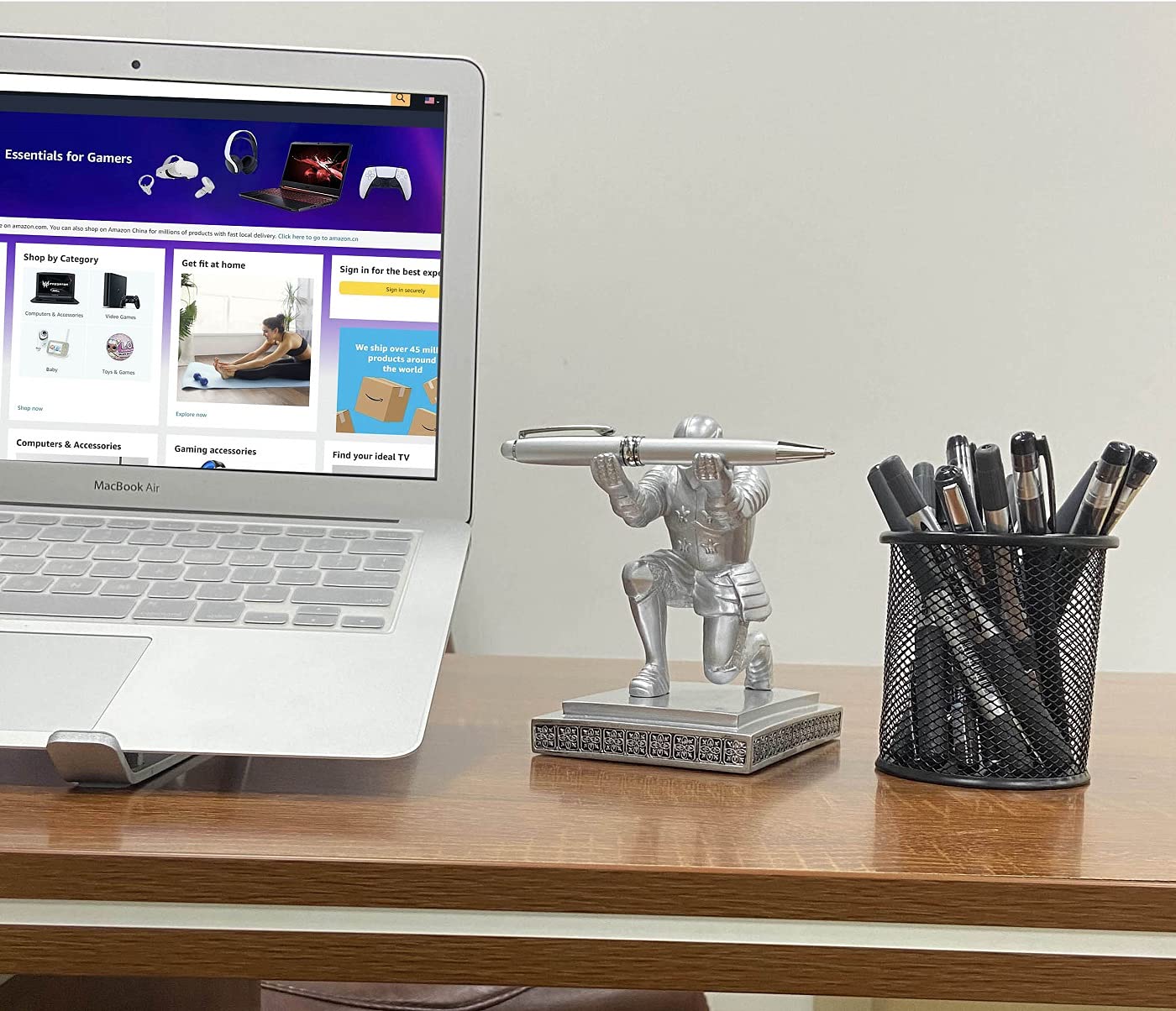 Ofiedx Executive Knight Pen Holder with A Cool Pen, Home Office Desk Organizers Decor Resin Pen