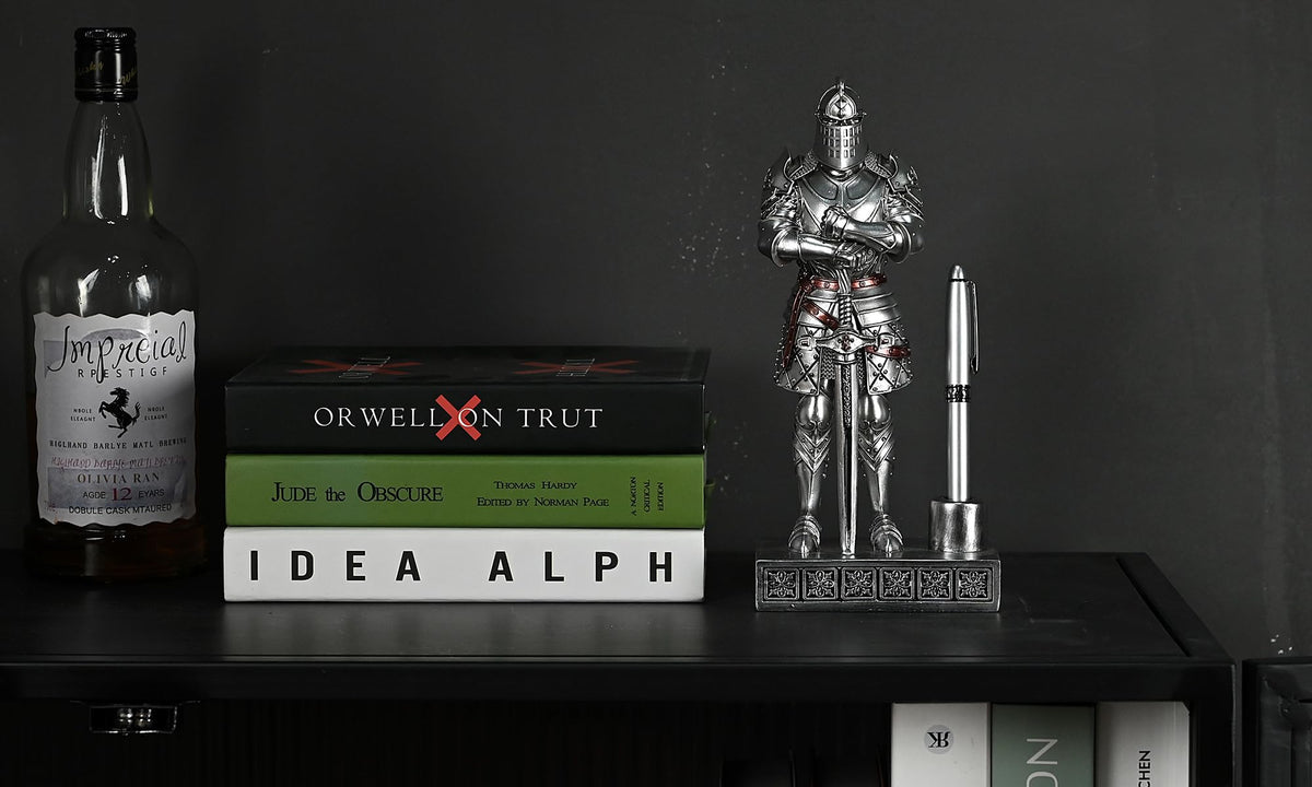 Amoysanli Knight Statue Resin Pen Stand Resin Fountain for Men Silver
