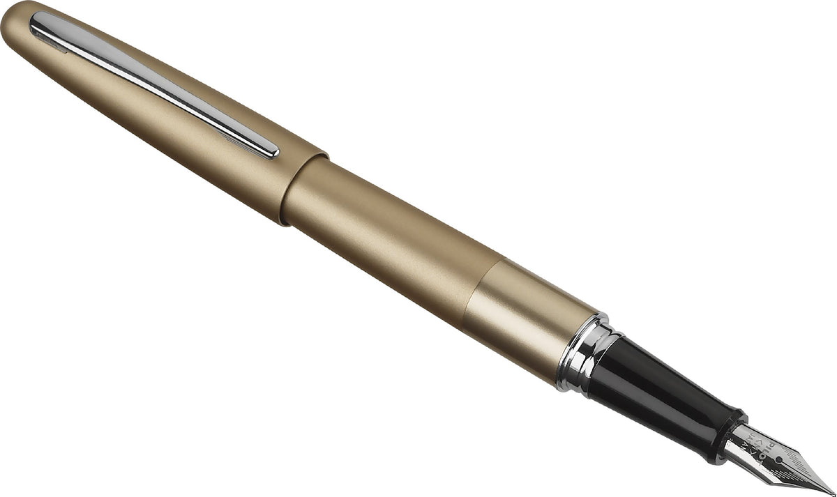 PILOT Metropolitan Collection Fountain Pen, Gold Barrel, Classic Design, Medium Nib, Black Ink