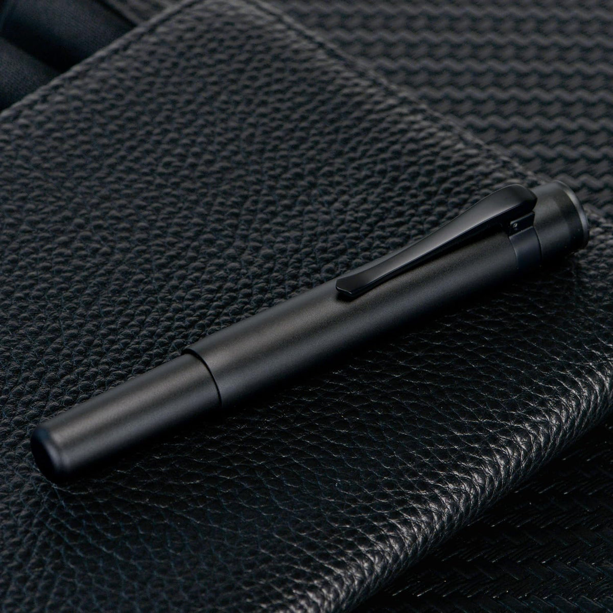 HONG DIAN M2 Mini Fountain Pen with Extra Fine Soft Nib, Sleek Shape Aluminium Short Pocket Travel