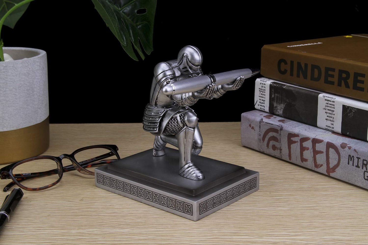 Amoysanli Knight Pen Holder Desk Organizers and Accessories as Gift Silver