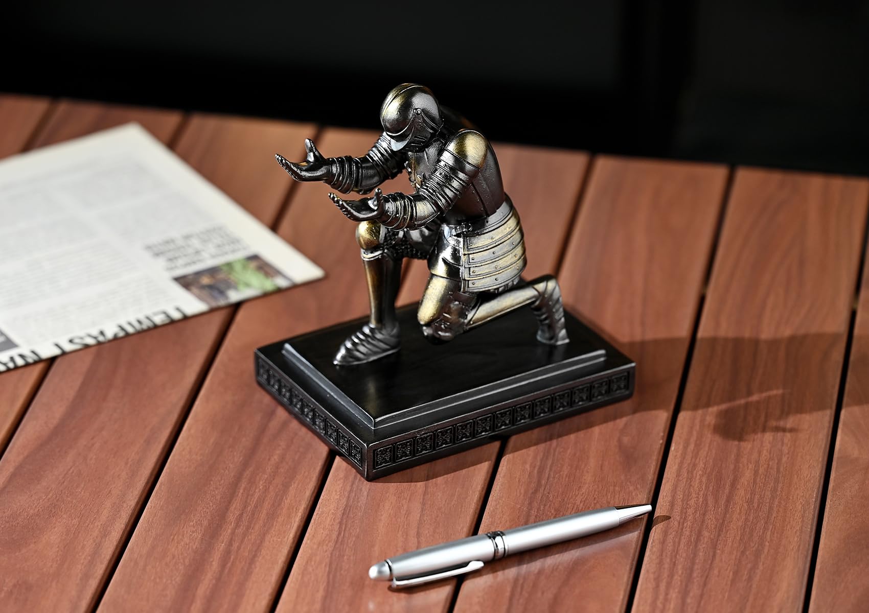Amoysanli Knight Pen Holder Desk Organizers and Accessories as Gift Iron