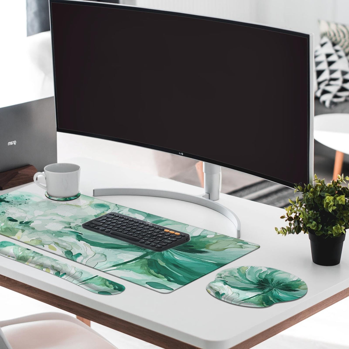 Britimes Keyboard Mouse Pad Set, 4 in 1 Desk Mat Set, Colorful Floral