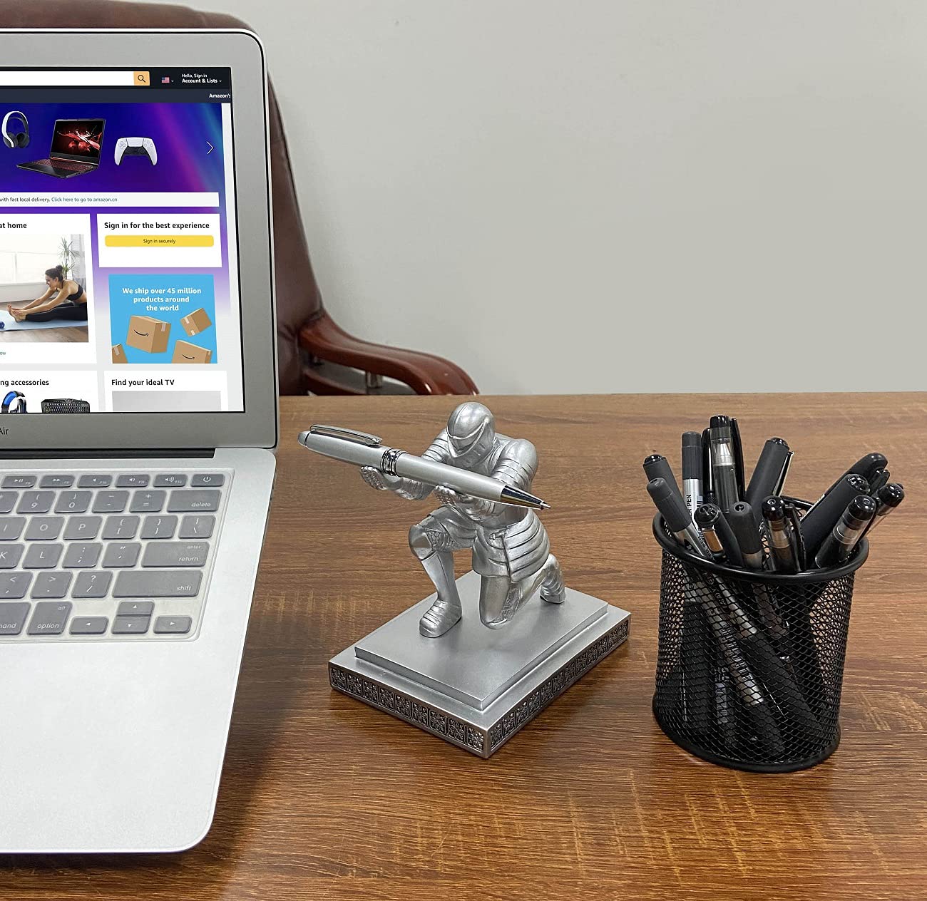 Ofiedx Executive Knight Pen Holder with A Cool Pen, Home Office Desk Organizers Decor Resin Pen