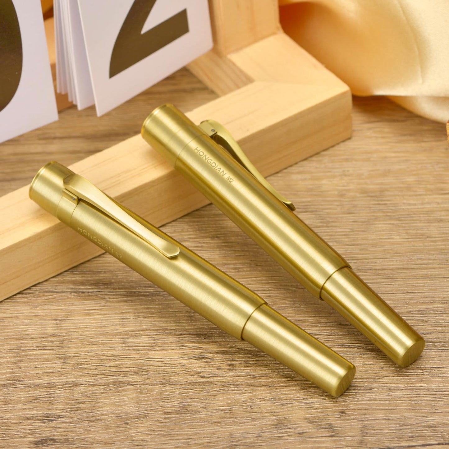 HONG DIAN M2 Mini Brass Fountain Pen with Bent Nib, Sleek Shape Short Pocket Travel Pen (Glossy