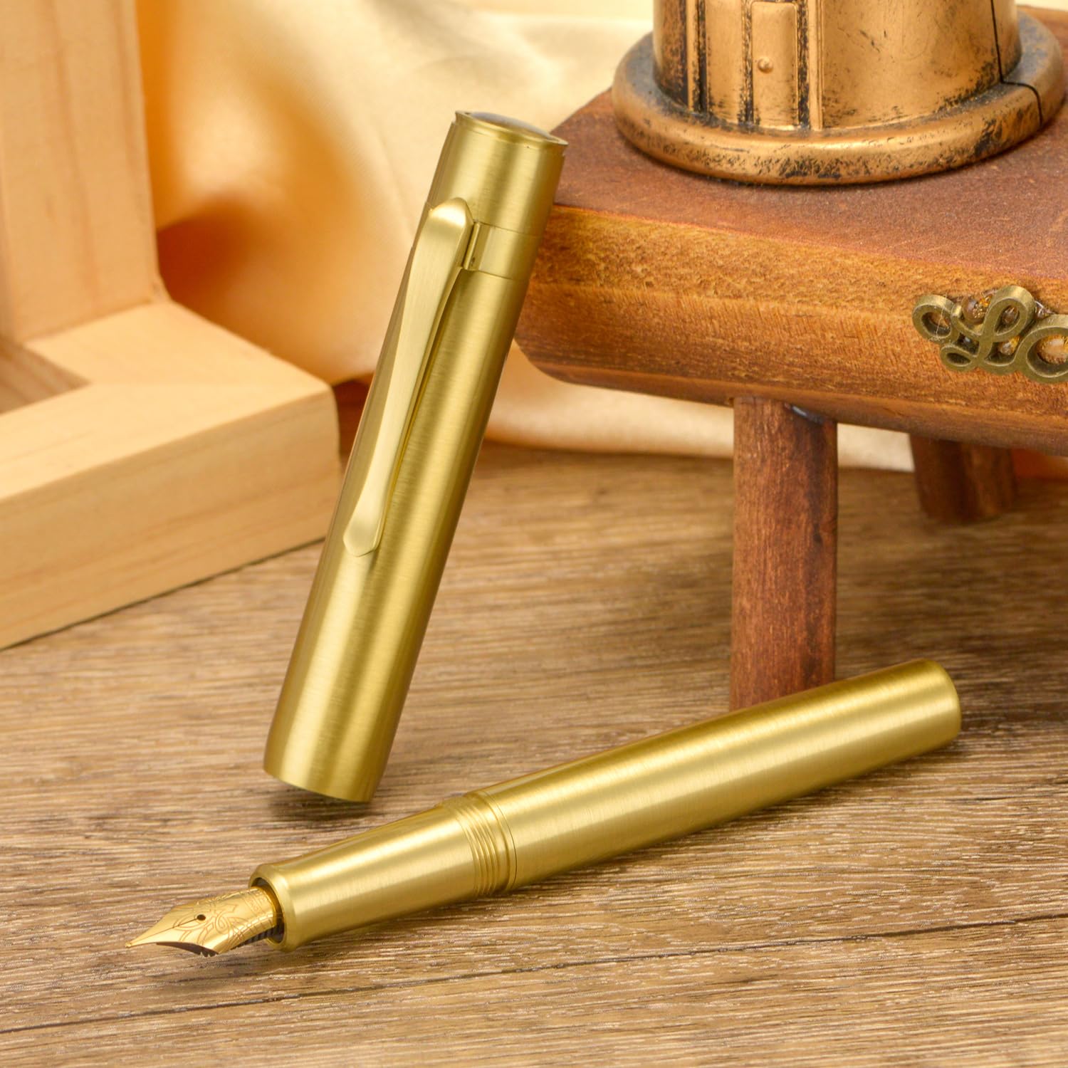 HONG DIAN M2 Black Forest Mini Fountain Pen, Fine Soft Golden Nib & Sleek Shape Brass Short Pocket