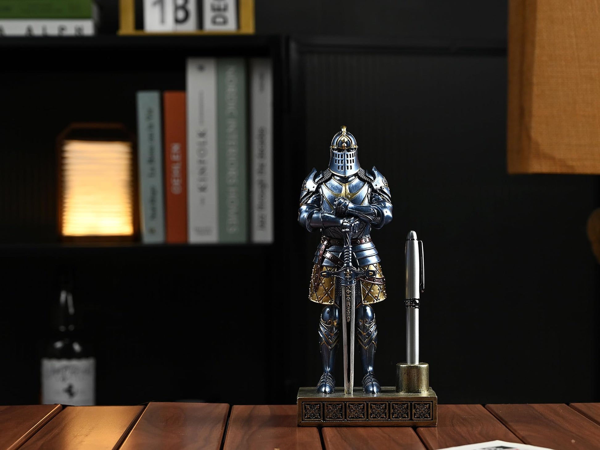 Amoysanli Knight Statue Resin Pen Stand Resin Fountain for Men Blue