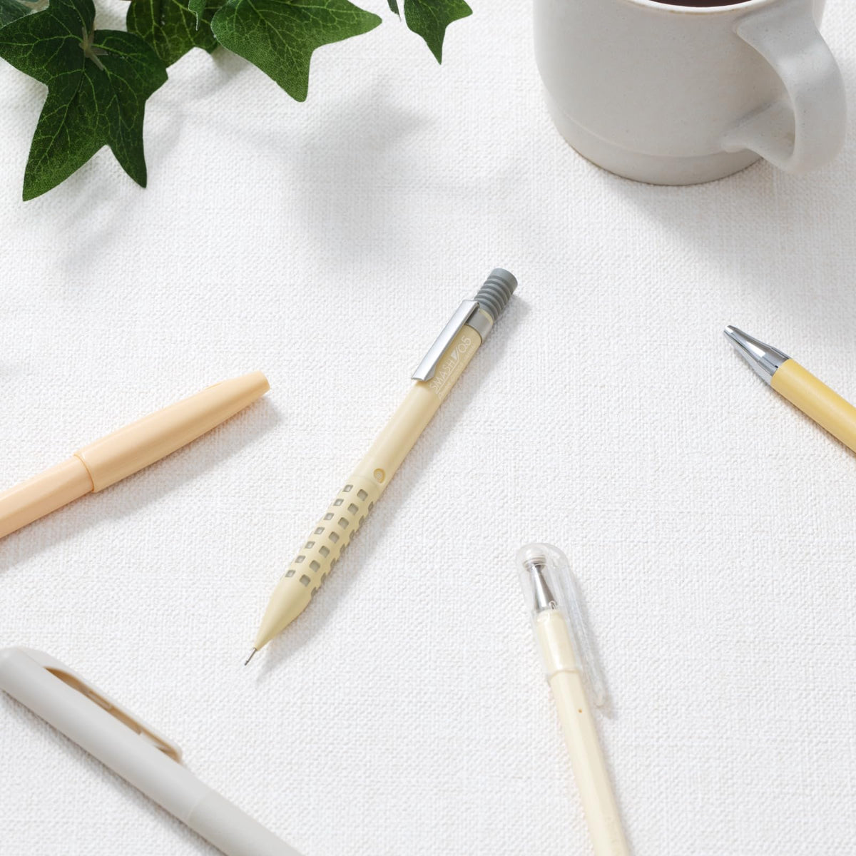 Pentel Q1005-22A Mechanical Pencil, Smash, 0.5mm, Ivory White