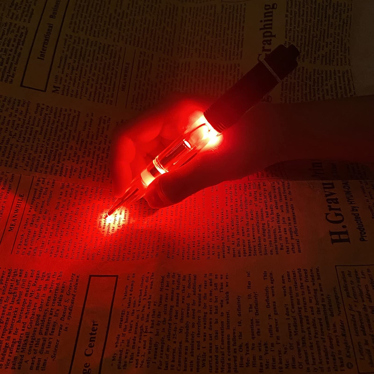 Glovion LED Light Pen, Lighted Ballpoint Pen Penlight for Nighttime Writing – Red Light with Black