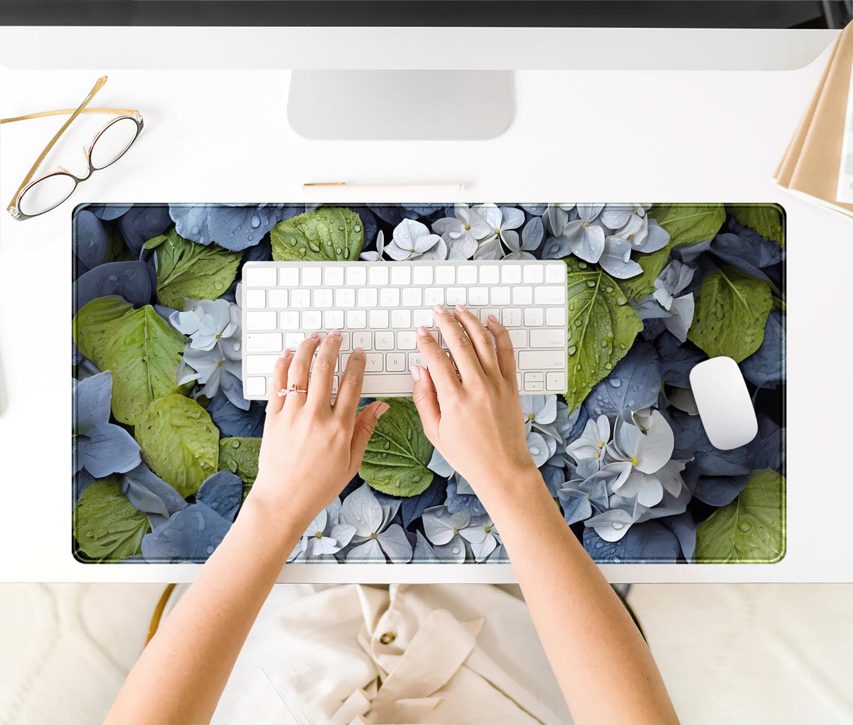 Large Desk Mat Hydrangea Floral Extended Gaming Mouse Pad, Keyboard Mouse Mat for Office & Home
