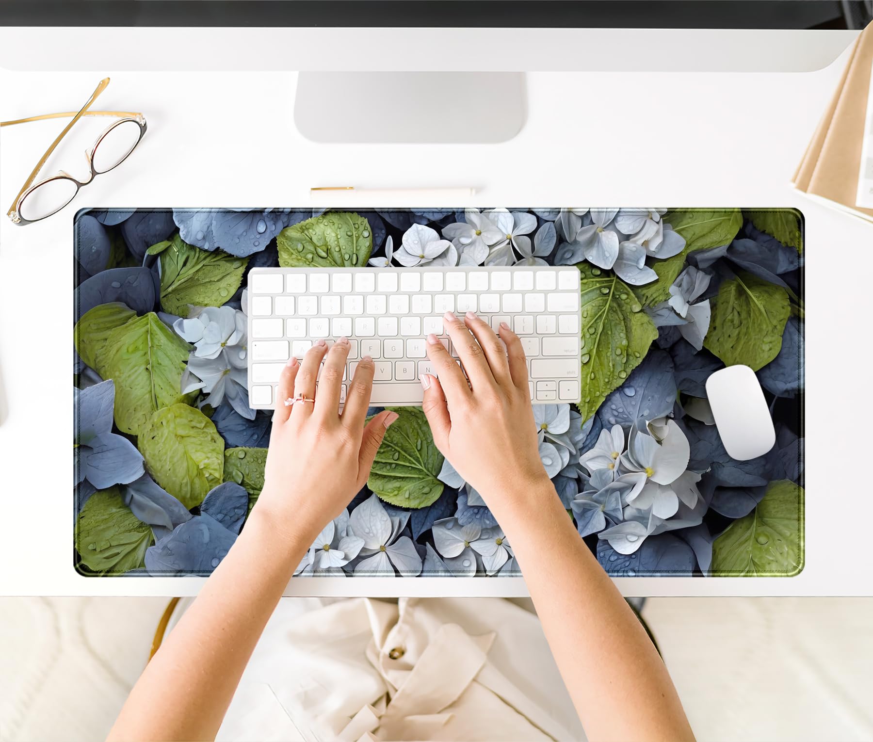 Large Desk Mat Hydrangea Floral Extended Gaming Mouse Pad, Keyboard Mouse Mat for Office & Home