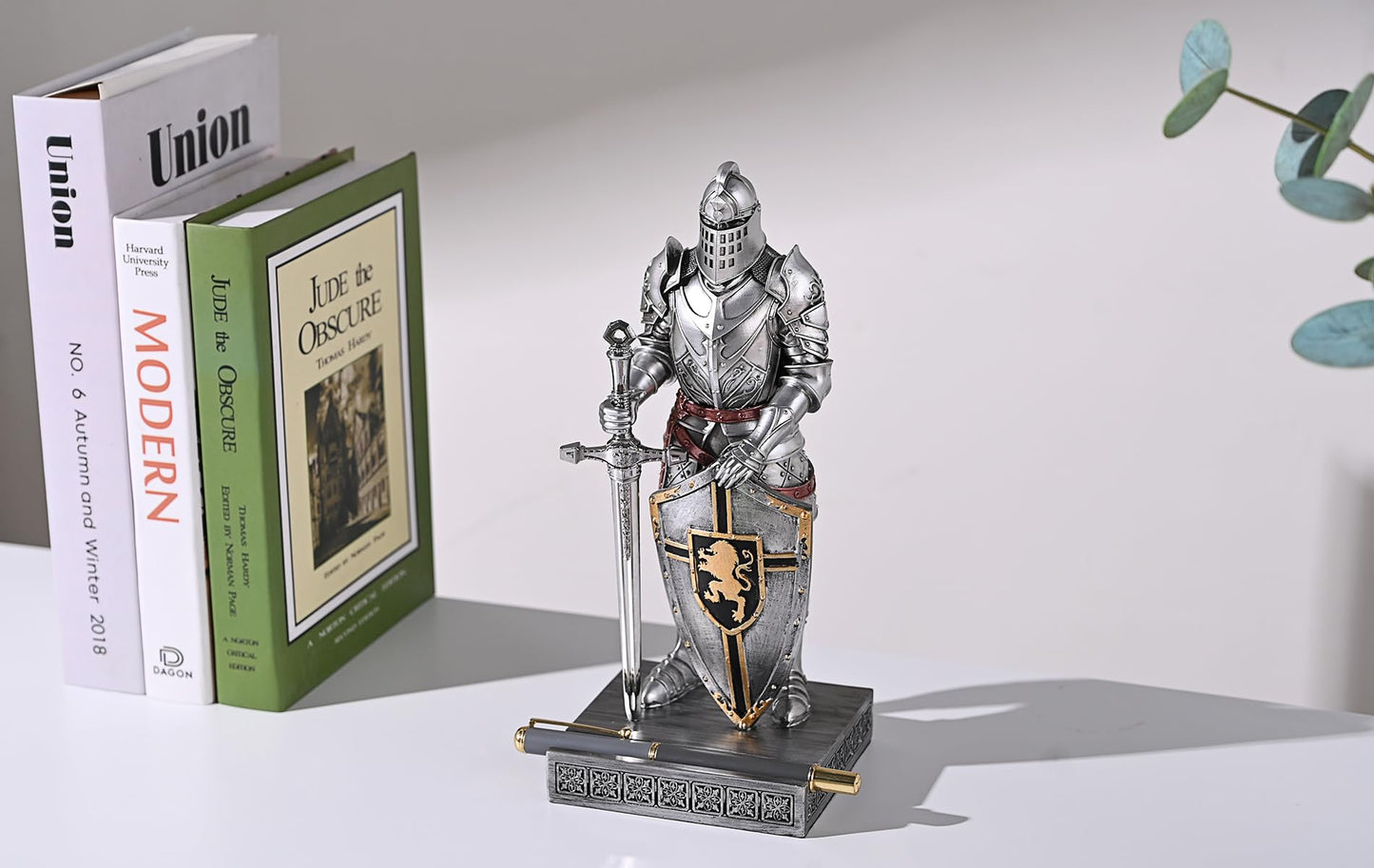HDMbigmi King's Guard Knight Pen Holder Statue with Shield for Desk Silver