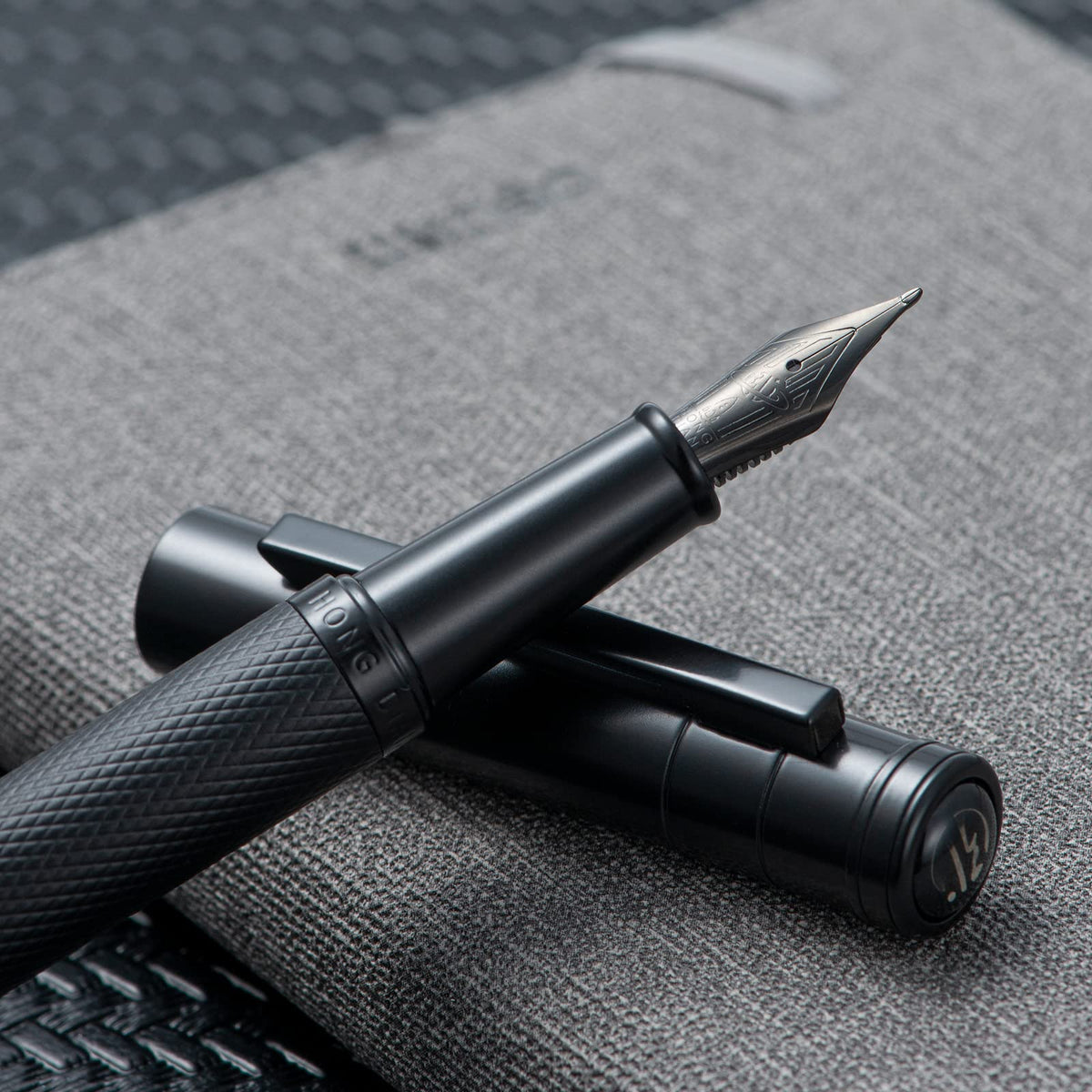 Hongdian Black Forest Fountain Pen Blade Nib Classic Design Calligraphy Pen with Converter and