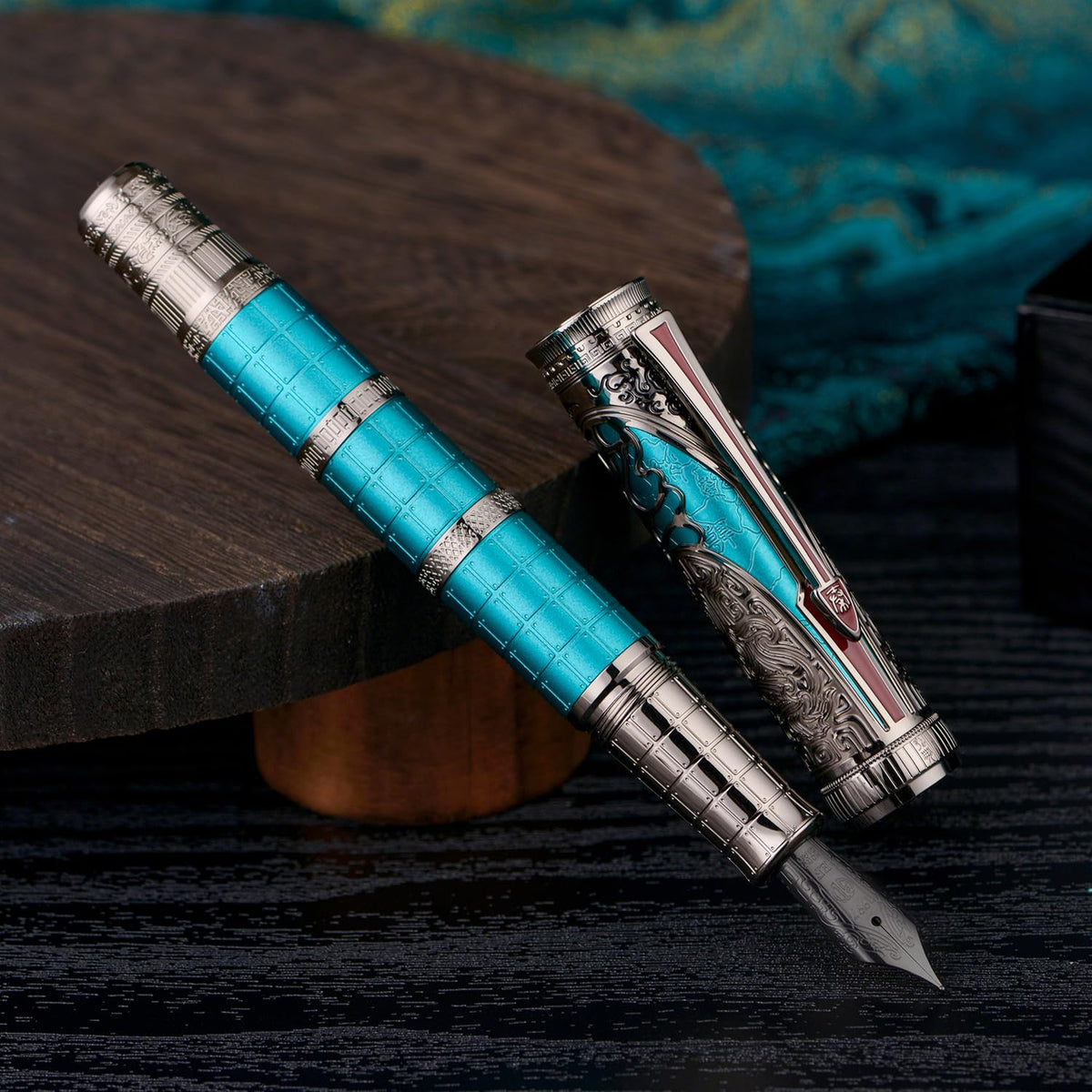 Hongdian D5X Fountain Pen Turquoise Color Fine Nib, Qin Dynasty Retro Chinese Totem Engraving